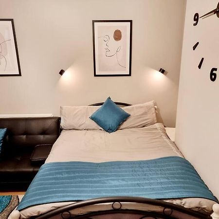 Stylish Apartment, Self Check-In, Ideal 4 Contractors, 25Mins To Gatwick Airport Thornton Heath Bagian luar foto