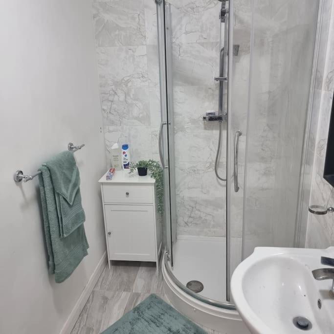 Stylish Apartment, Self Check-In, Ideal 4 Contractors, 25Mins To Gatwick Airport Thornton Heath Bagian luar foto